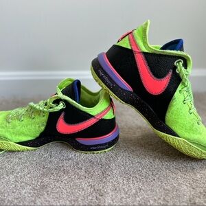 Nike Men’s Neon Green and Black Sneakers